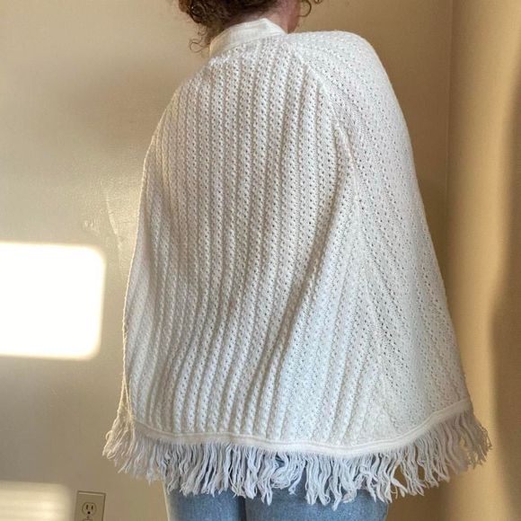 Vintage soft white fringe knit poncho - Picture 8 of 8